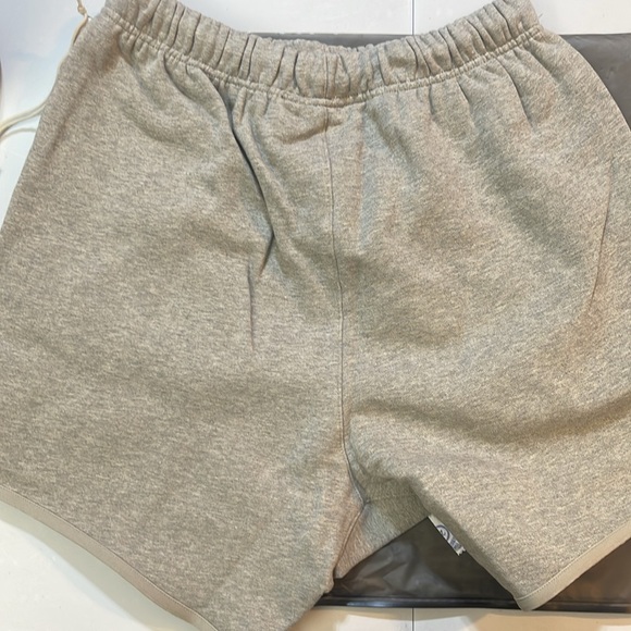 Fear of god essentials dark heather 2024 sweat shorts - Picture 6 of 8